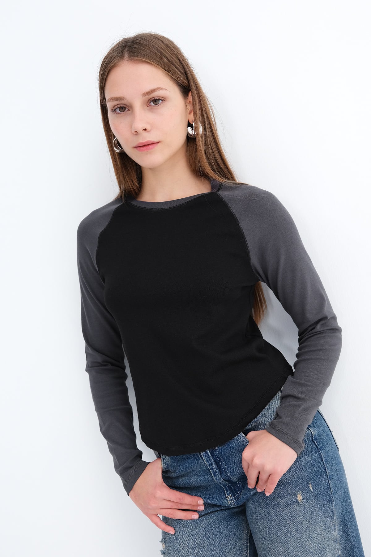 Black-L.Charcoal_Crew-Neck-Long-Sleeve-T-Shirt-addax