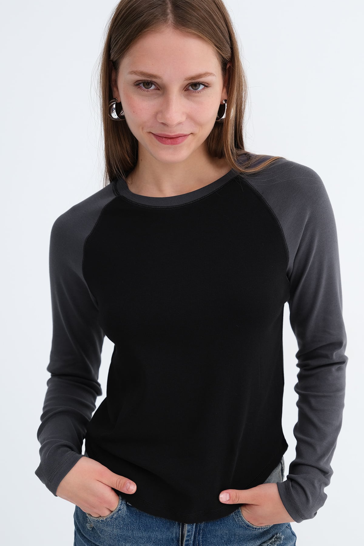 Black-L.Charcoal_Crew-Neck-Long-Sleeve-T-Shirt-addax