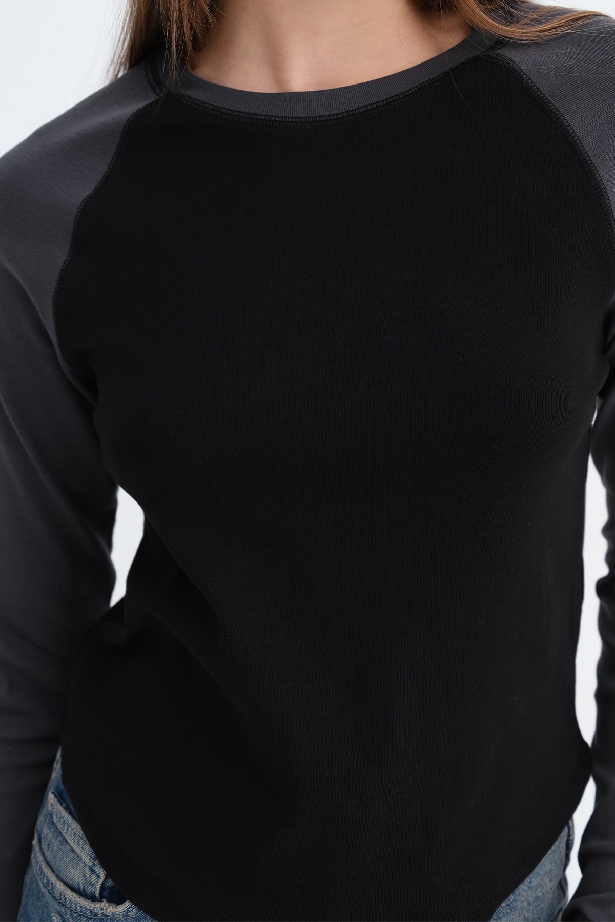 Black-L.Charcoal_Crew-Neck-Long-Sleeve-T-Shirt-addax