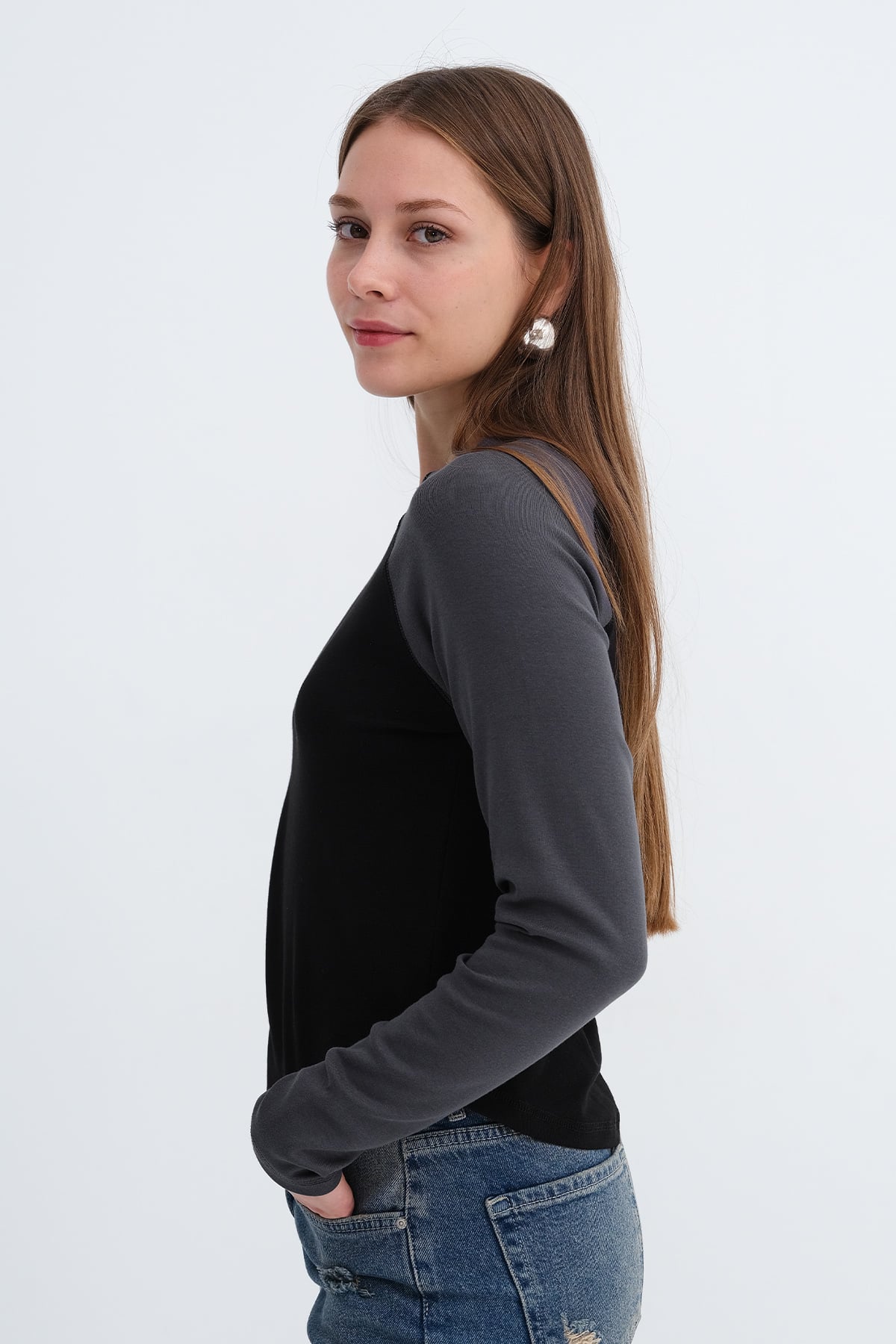 Black-L.Charcoal_Crew-Neck-Long-Sleeve-T-Shirt-addax