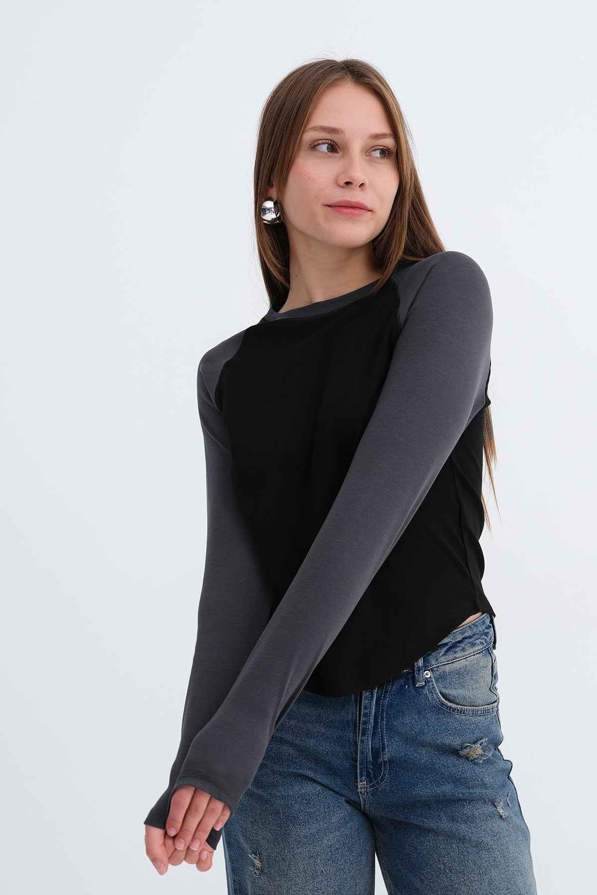 Black-L.Charcoal_Crew-Neck-Long-Sleeve-T-Shirt-addax