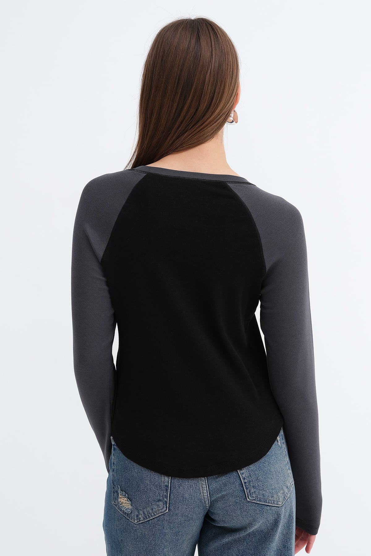 Black-L.Charcoal_Crew-Neck-Long-Sleeve-T-Shirt-addax