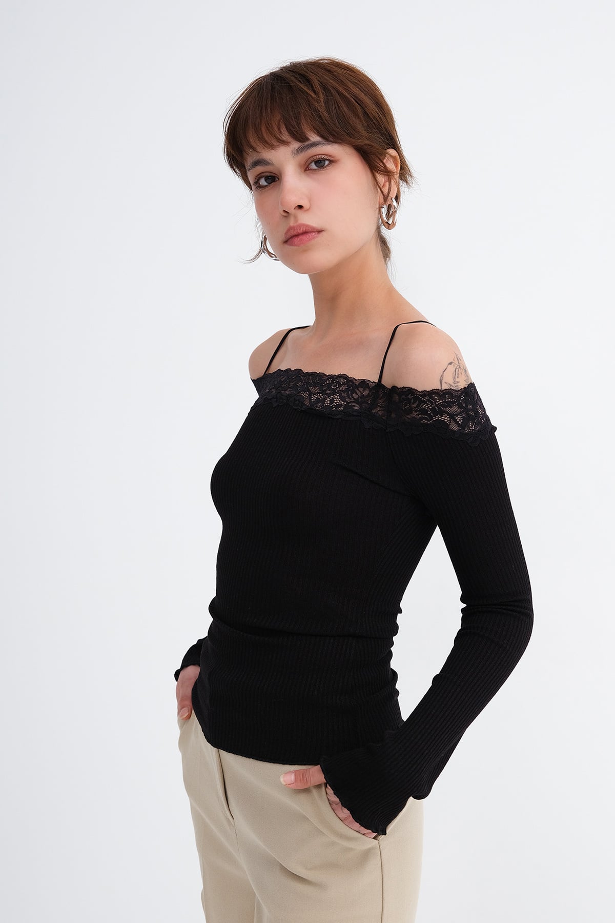 Boat Neck Lace Blouse