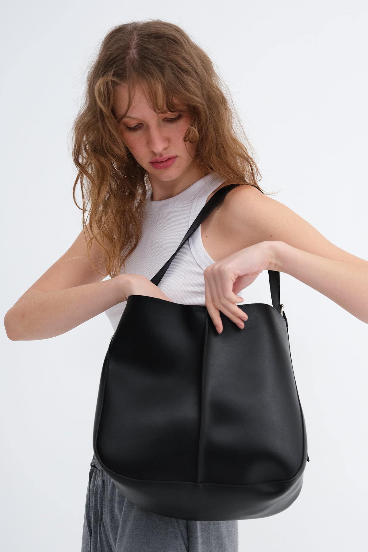 Black_Belt-Detail-Handbag-And-Shoulder-Bag-addax