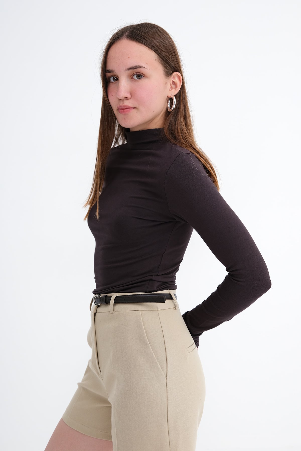 Bitter-Coffee_Basic-High-Neck-Blouse-addax