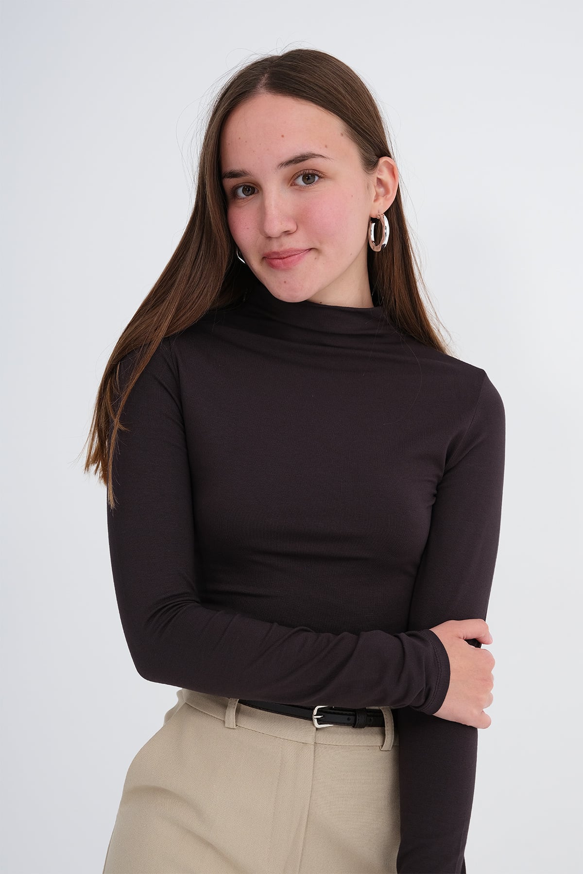 Bitter-Coffee_Basic-High-Neck-Blouse-addax