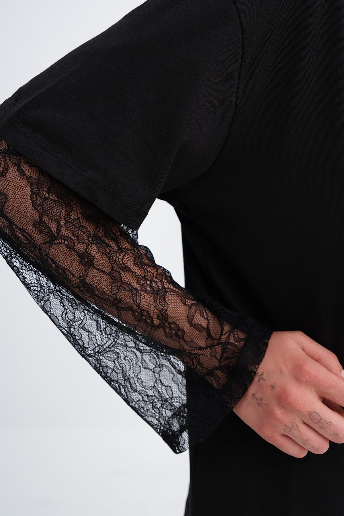 Black_Lace-Detail-Long-Sleeve-T-shirt-addax