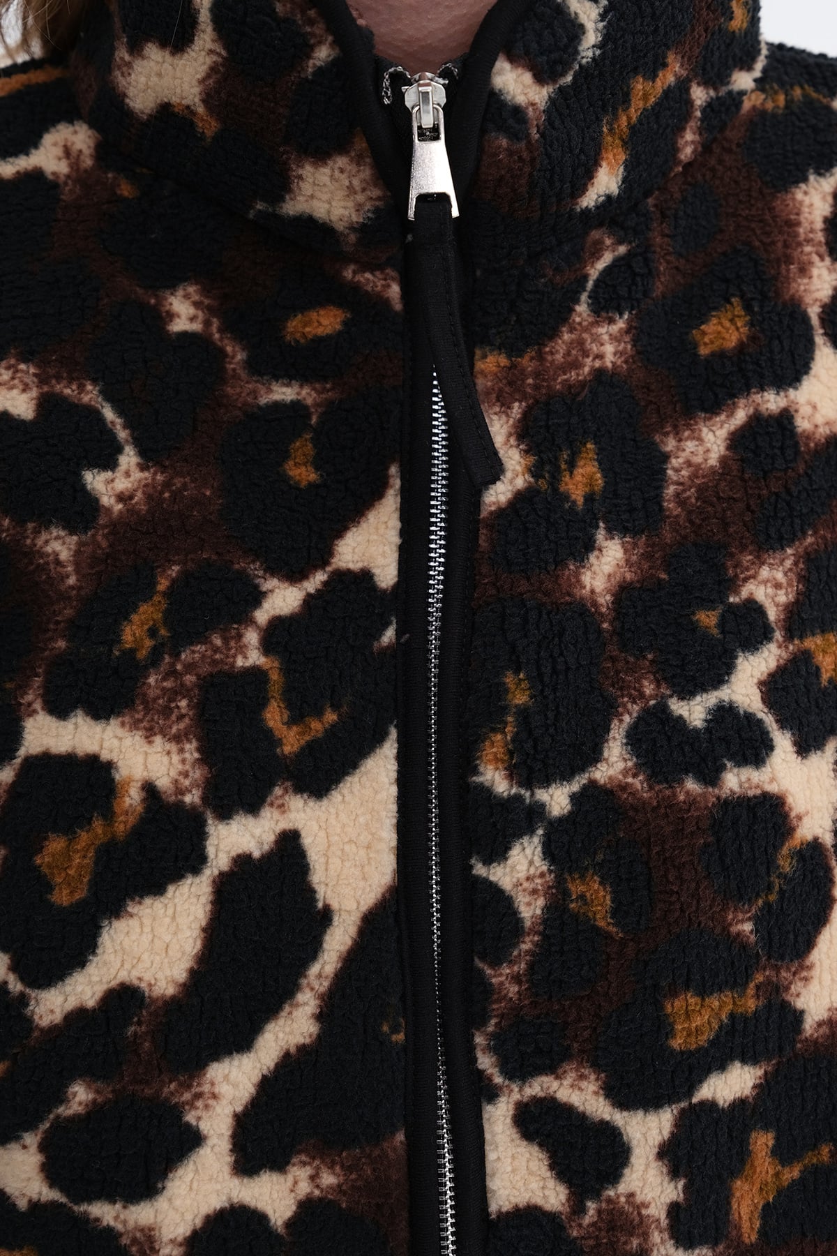 Leopard_Patterned-Fleece-Cardigan-addax