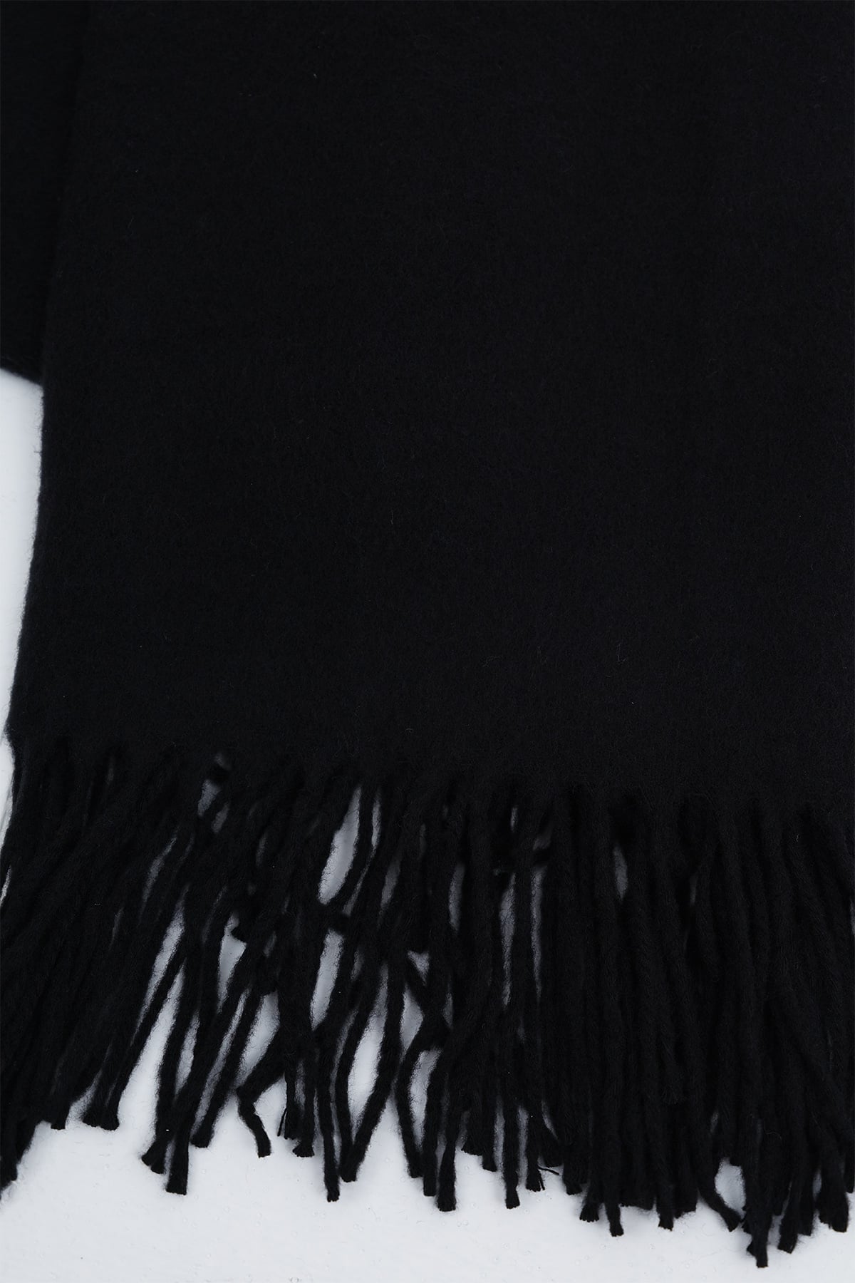 Black_Fringed-Shawl-addax
