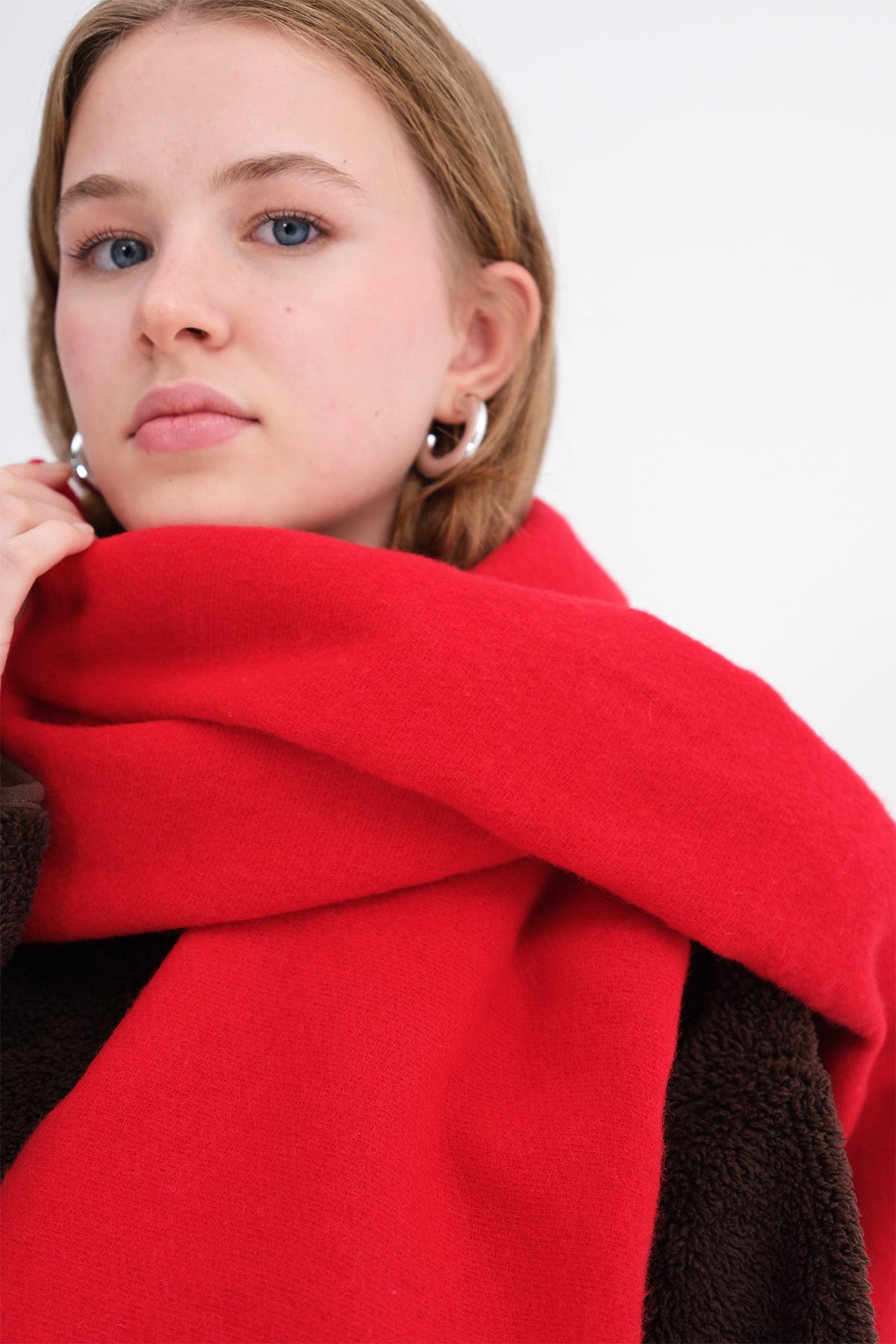 Red_Fringed-Shawl-addax