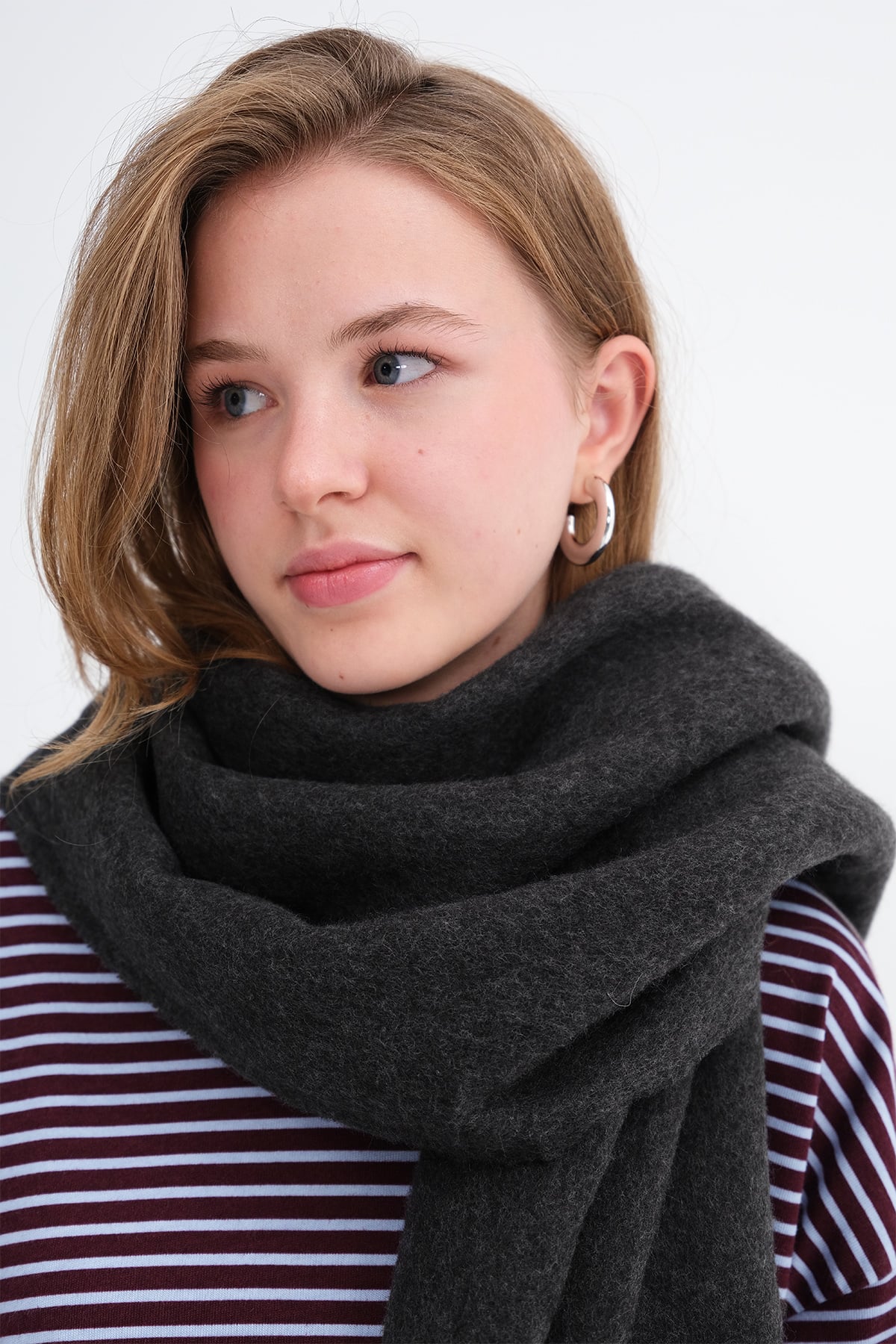 Charcoal_Fringed-Shawl-addax