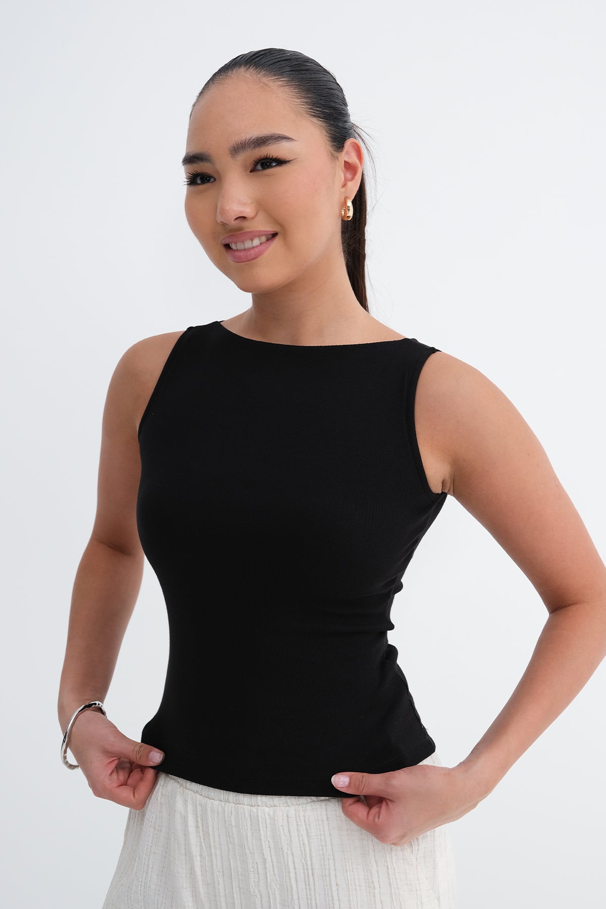 Black_Crew-Neck-Tank-Top-addax