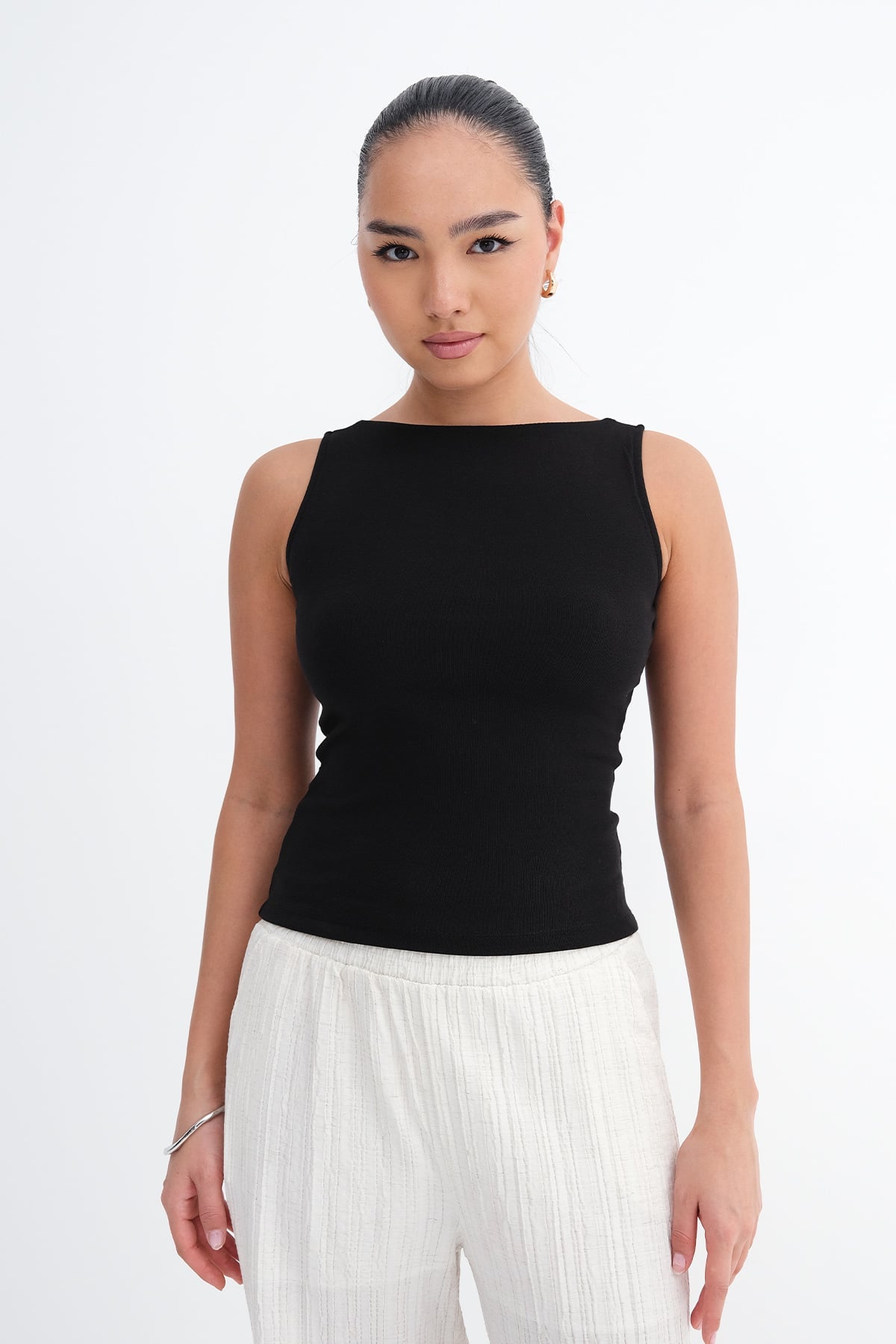 Black_Crew-Neck-Tank-Top-addax