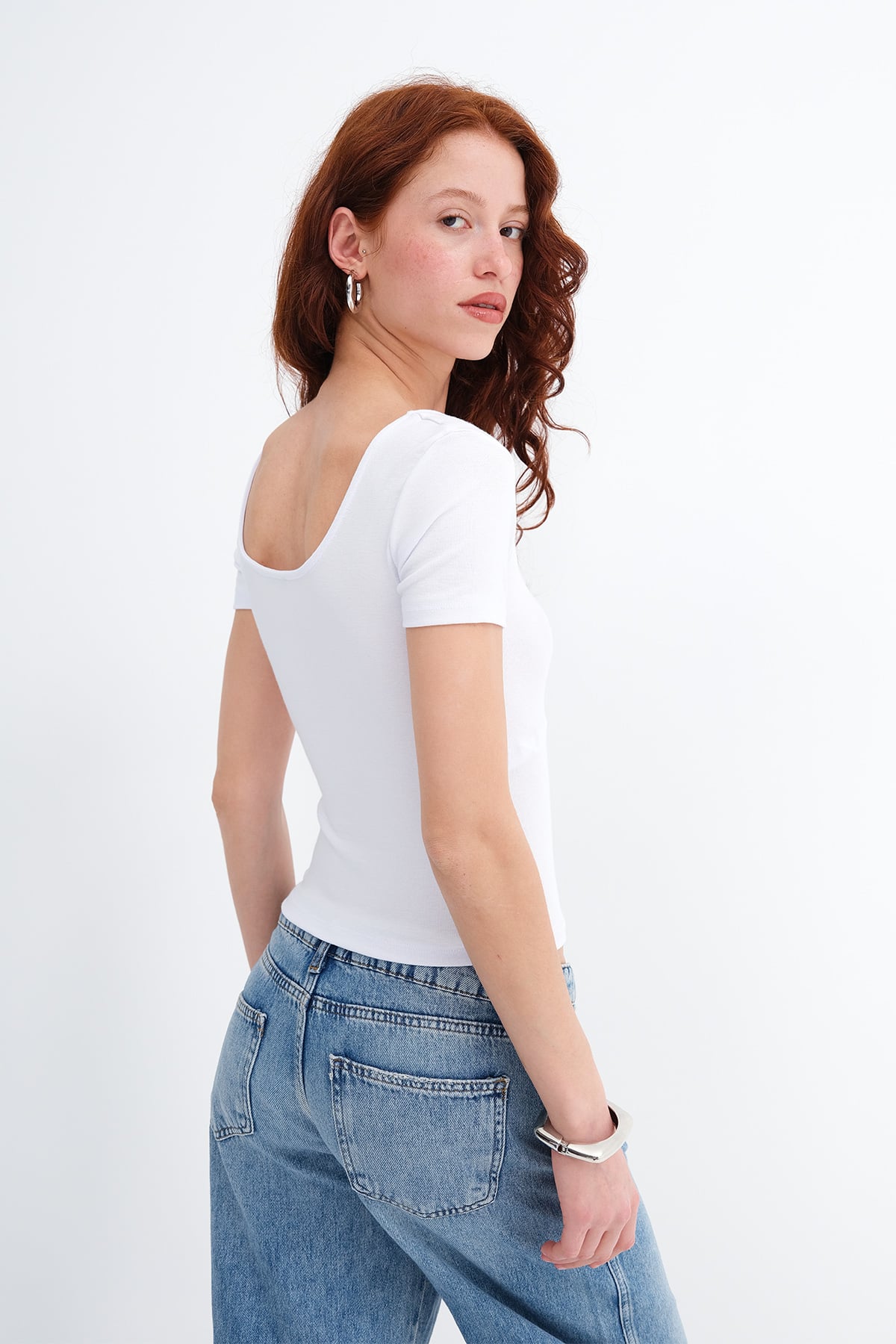 White_U-neck-Modal-T-shirt-addax