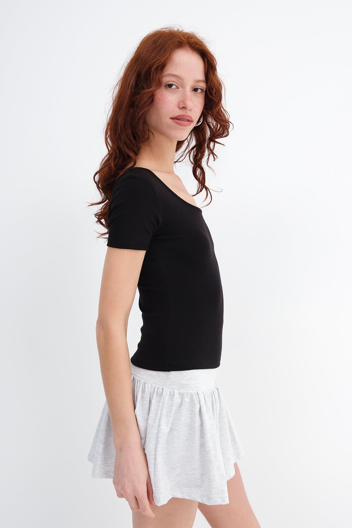 Black_U-neck-Modal-T-shirt-addax