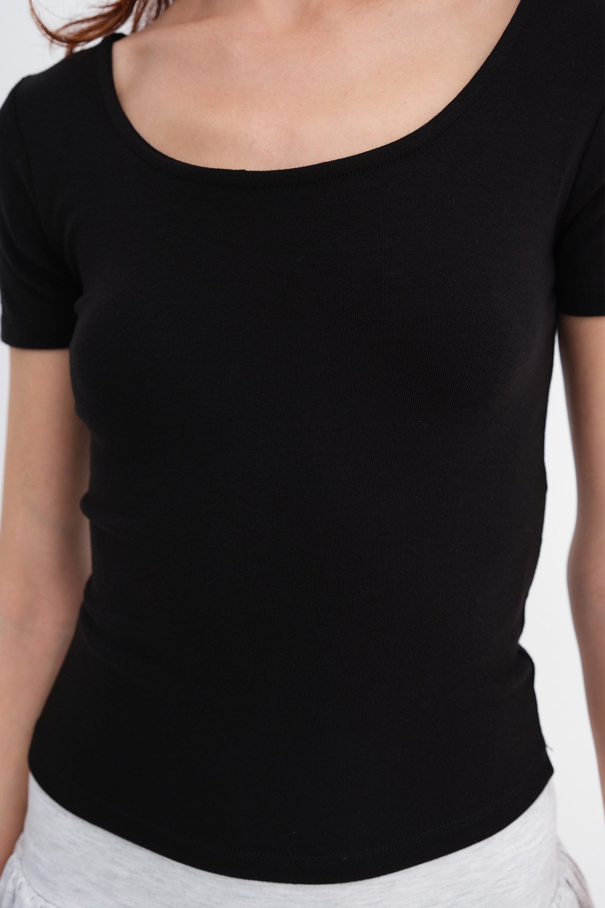 Black_U-neck-Modal-T-shirt-addax