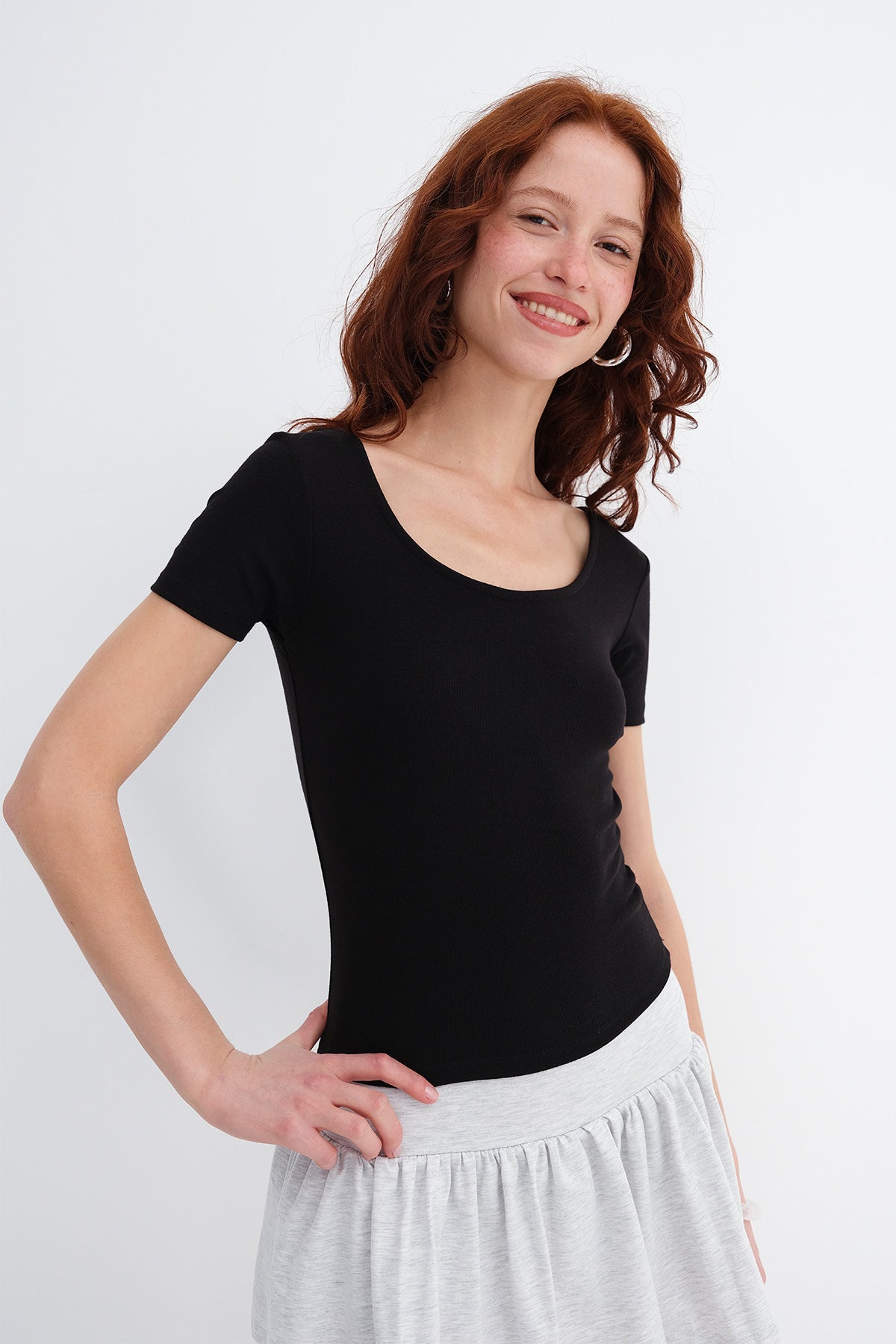 Black_U-neck-Modal-T-shirt-addax