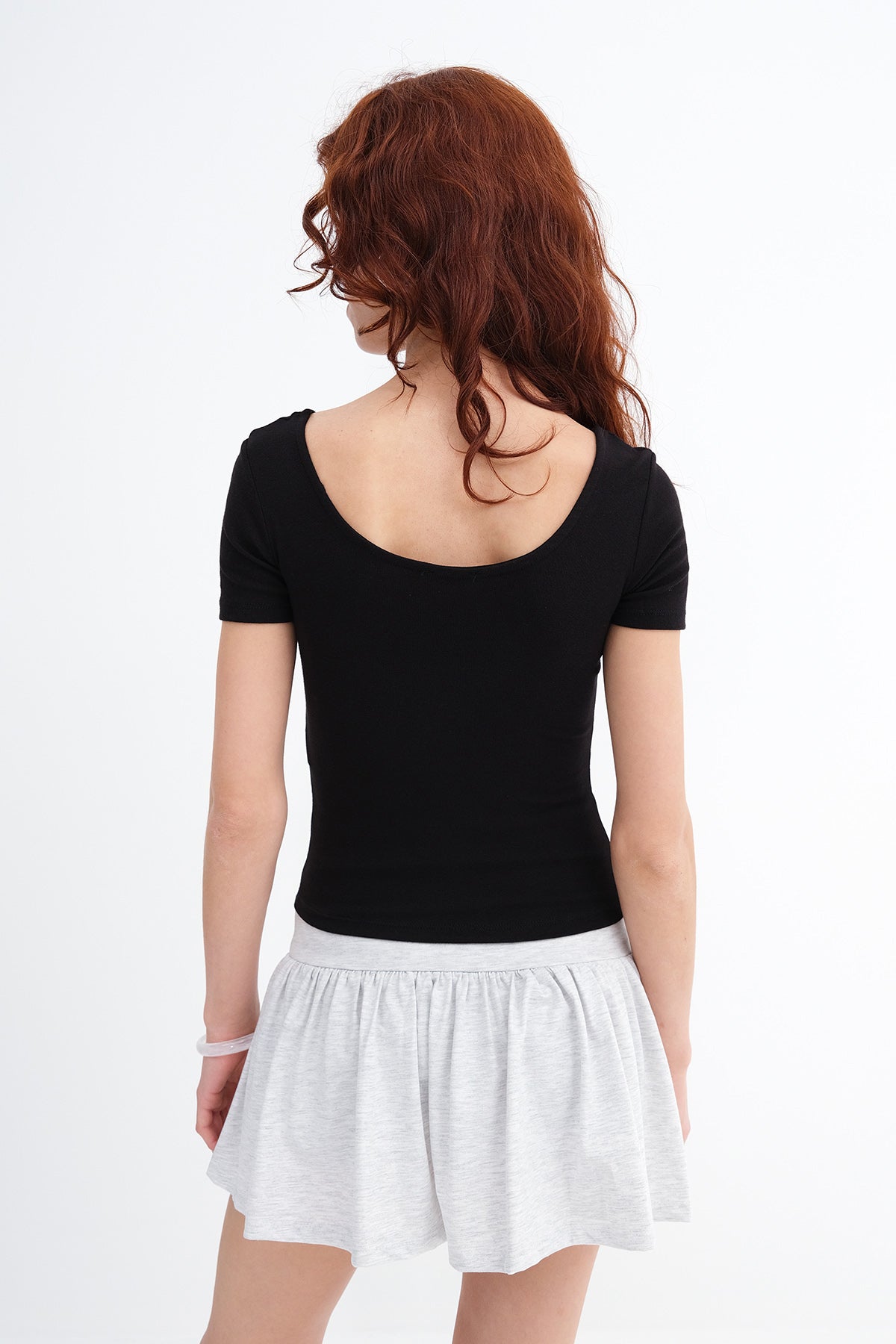 Black_U-neck-Modal-T-shirt-addax