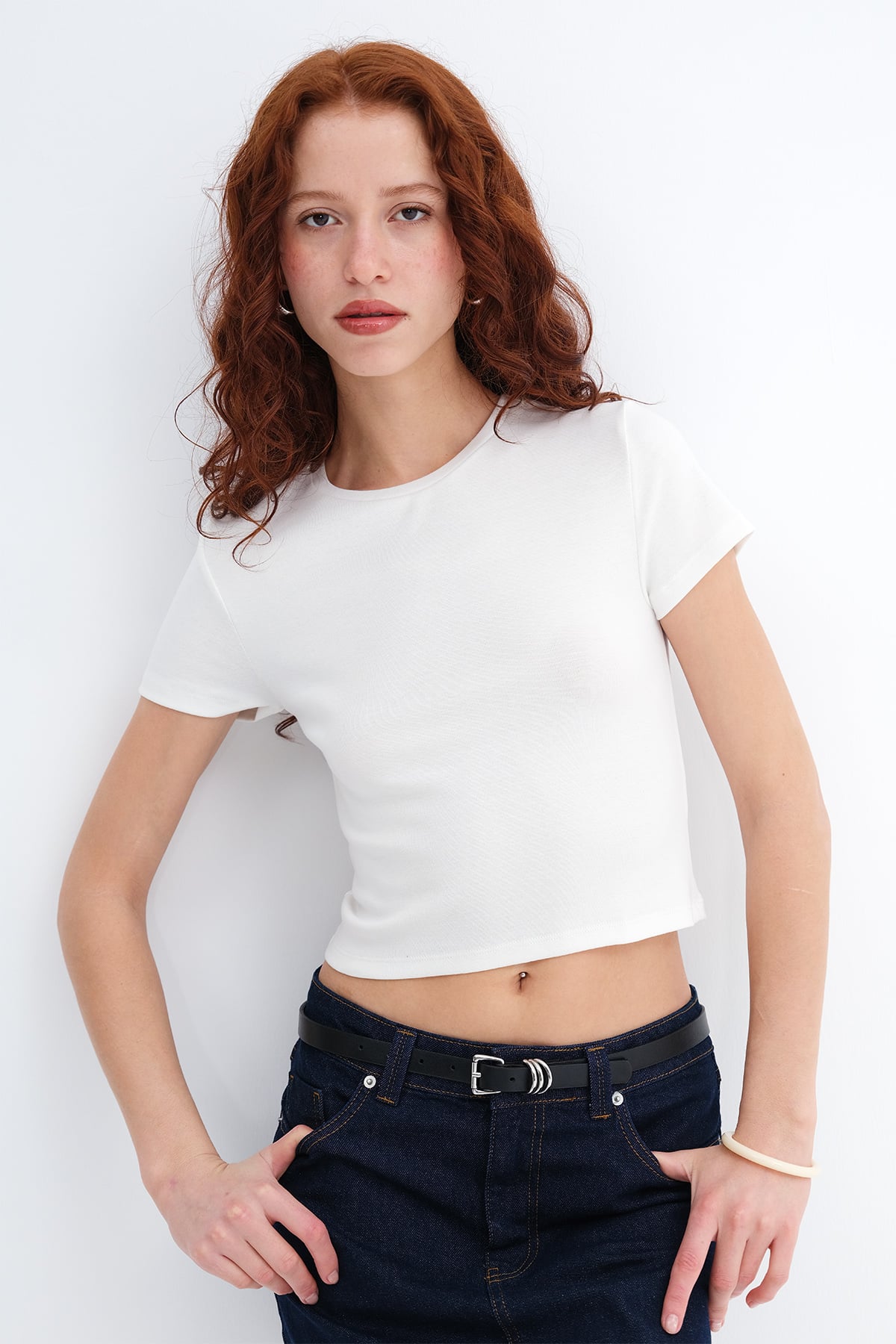Ecru_Crew-Neck-Basic-T-shirt-addax