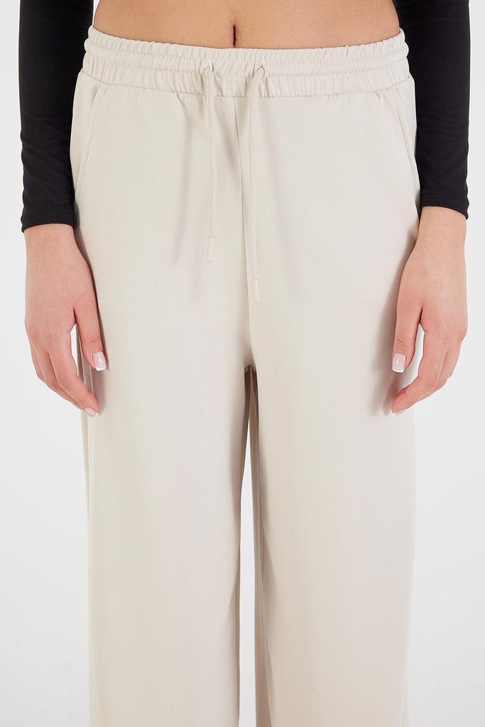 Curve Pants (Jogging pants) – the wide-leg from Kodangs, presenting  Oversize Jogging Pants with an elastic waistband. These pants come with…