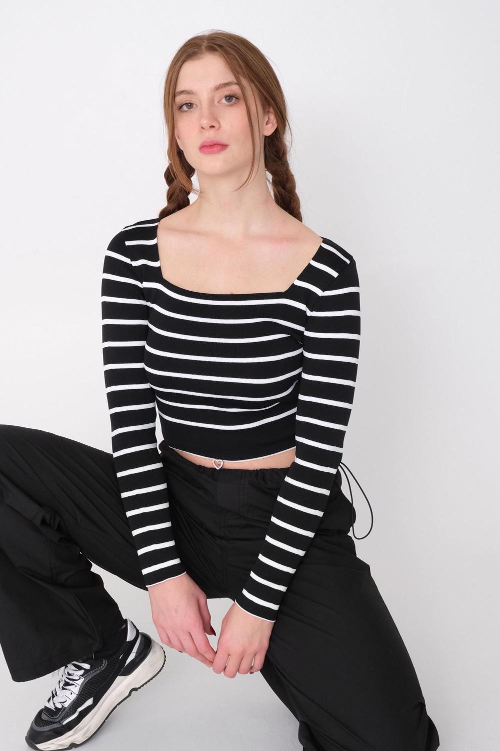 Square Neck Blouse With Striped B0191