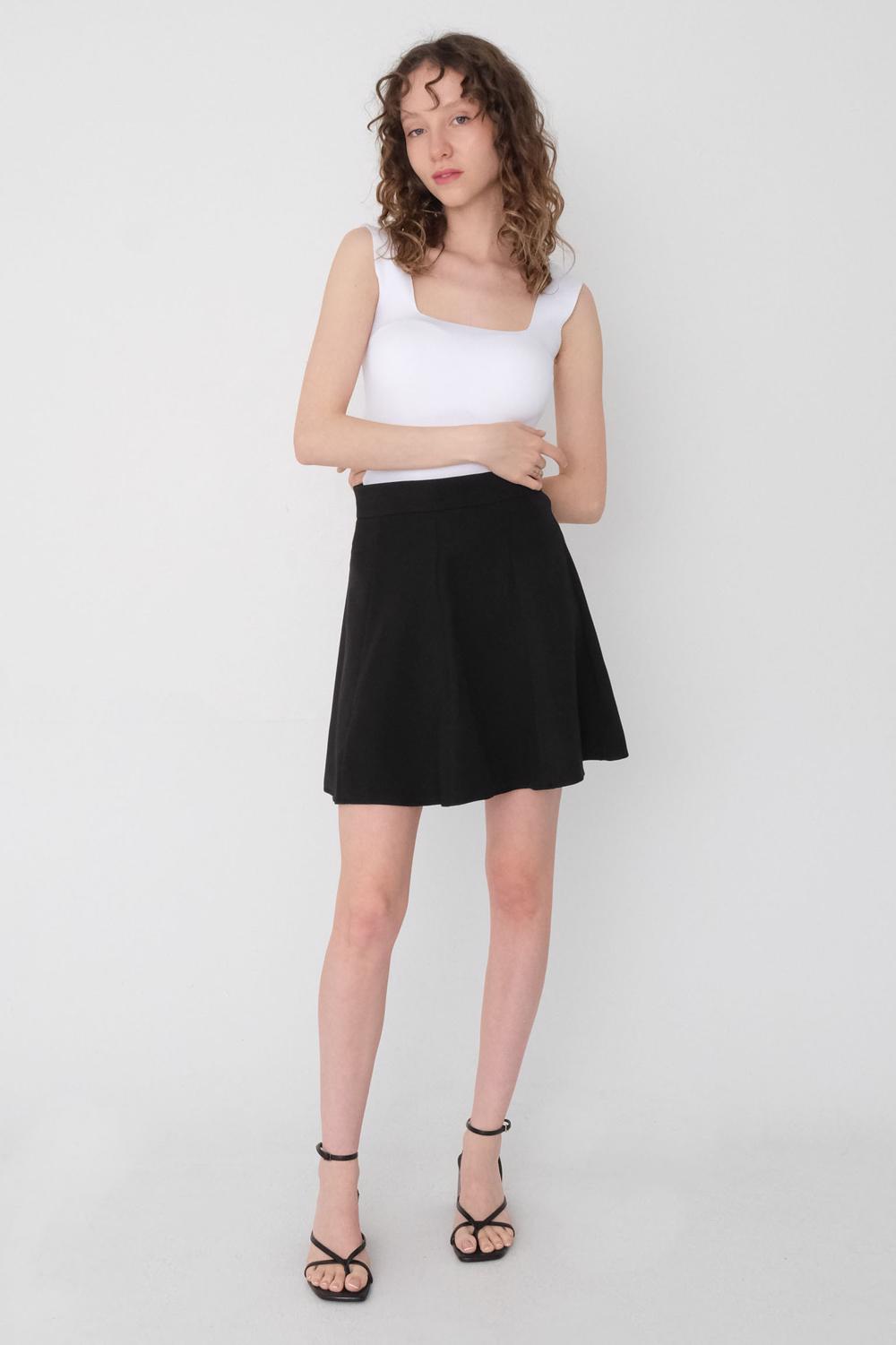Mini Skirt With Zip Detail E7074
